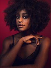 Simona Brown nude .